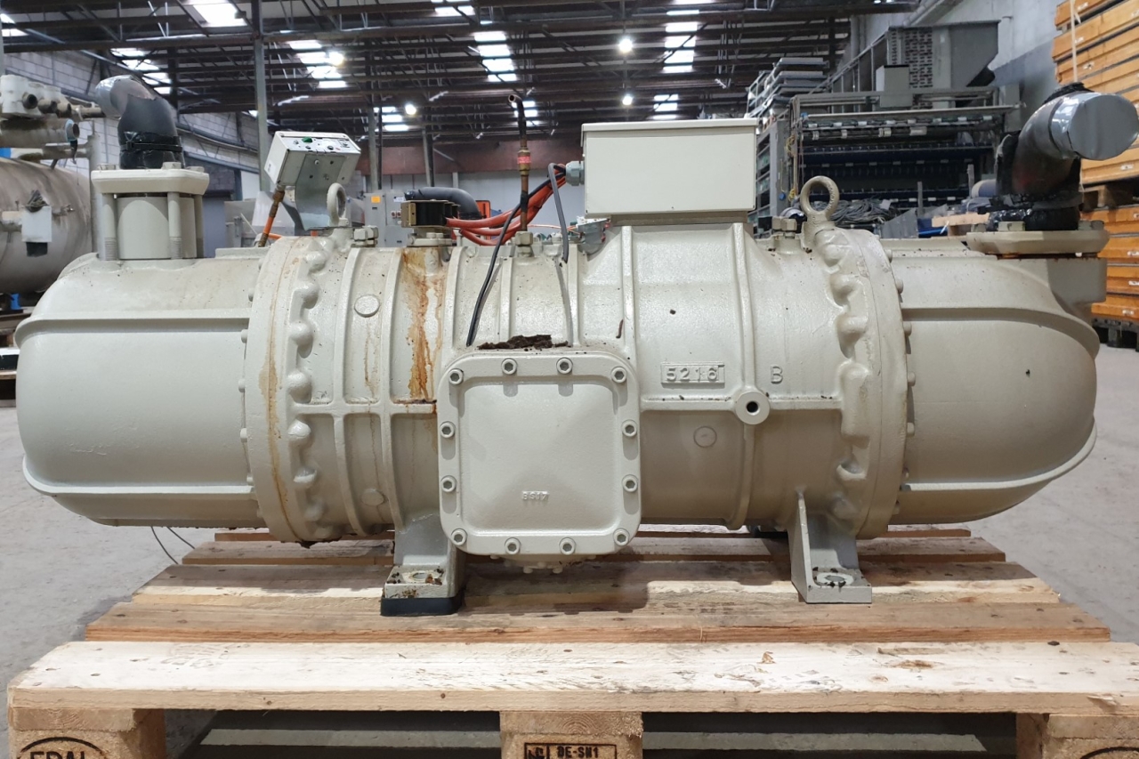 Used Daikin ZHC7LSGYE screw compressor HOS BV